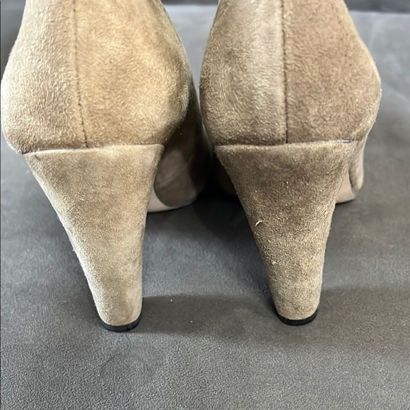 Anne Klein Tan Suede Heels Elegant Pointed-Toe - Picture 5 of 7